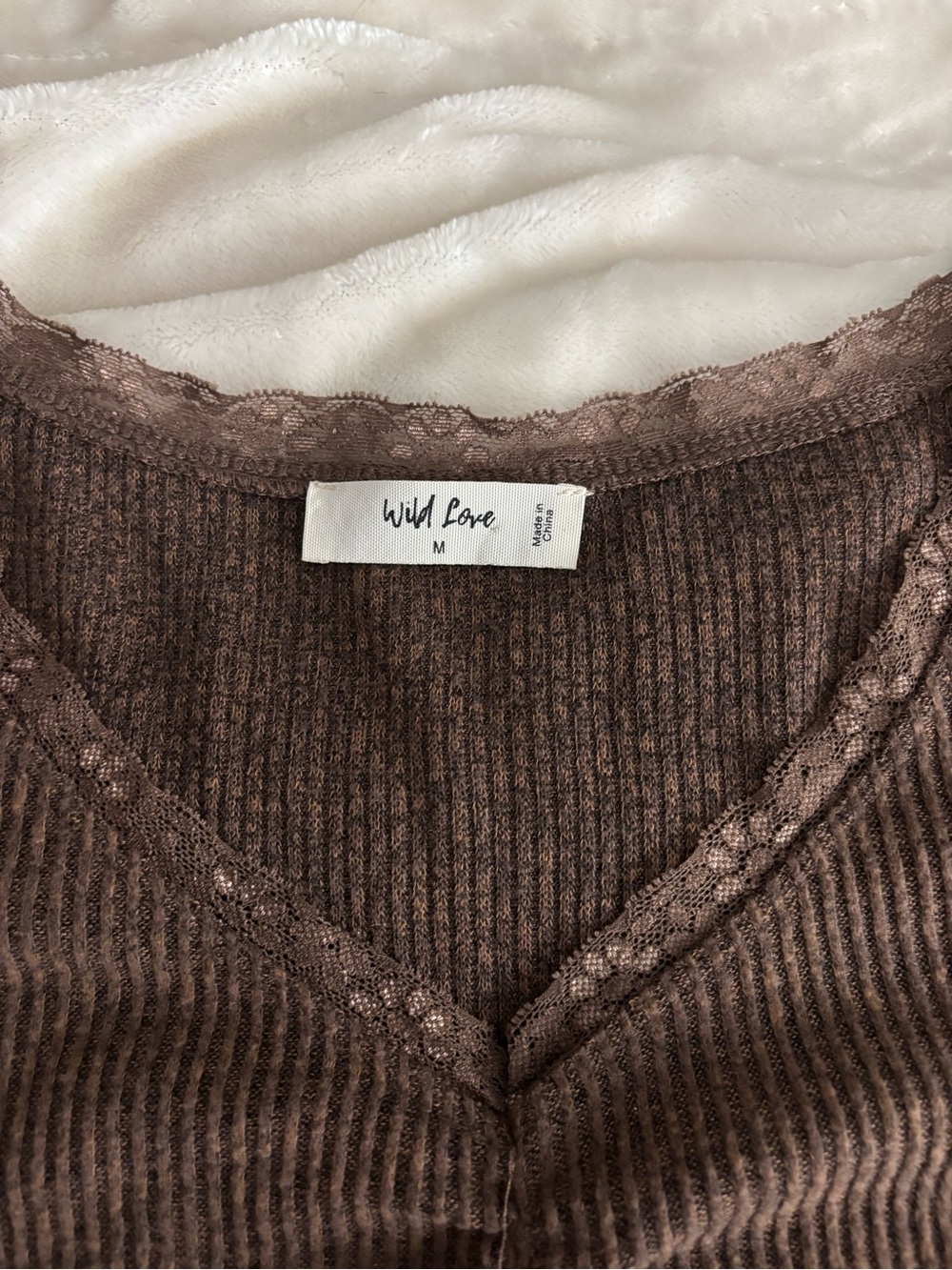 Long sleeve v neck top - Picture 3 of 6